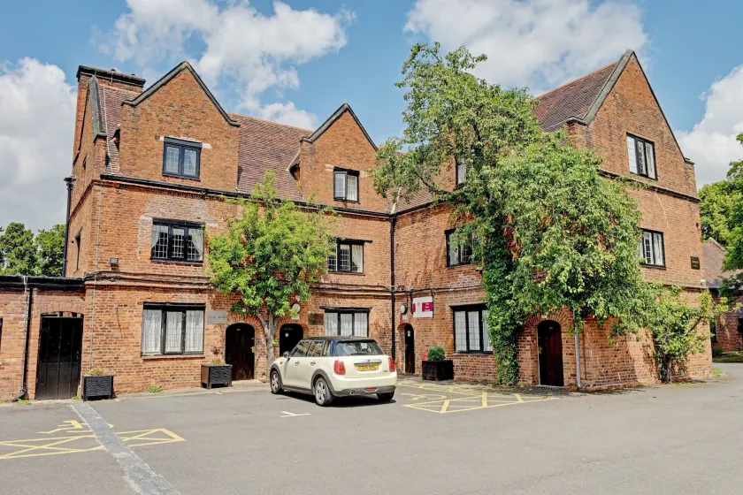 Dovecote Hotel - Image 1