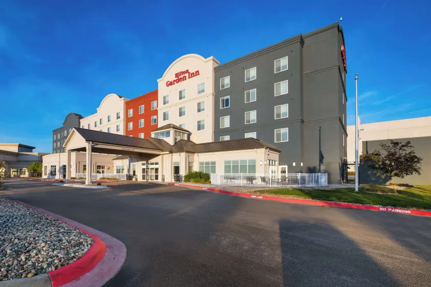 Hilton Garden Inn Omaha East/Council Bluffs - Image 1