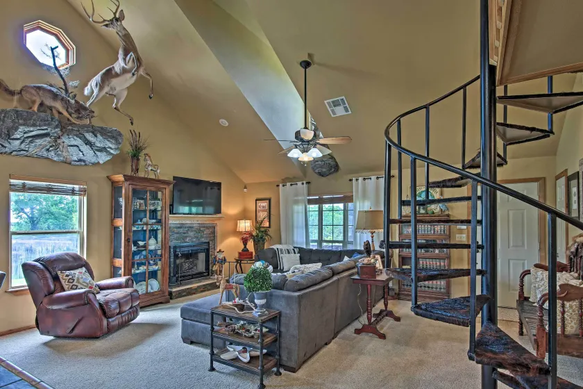 Charming Vian Retreat w/ Private Deck & Grills! - Image 1