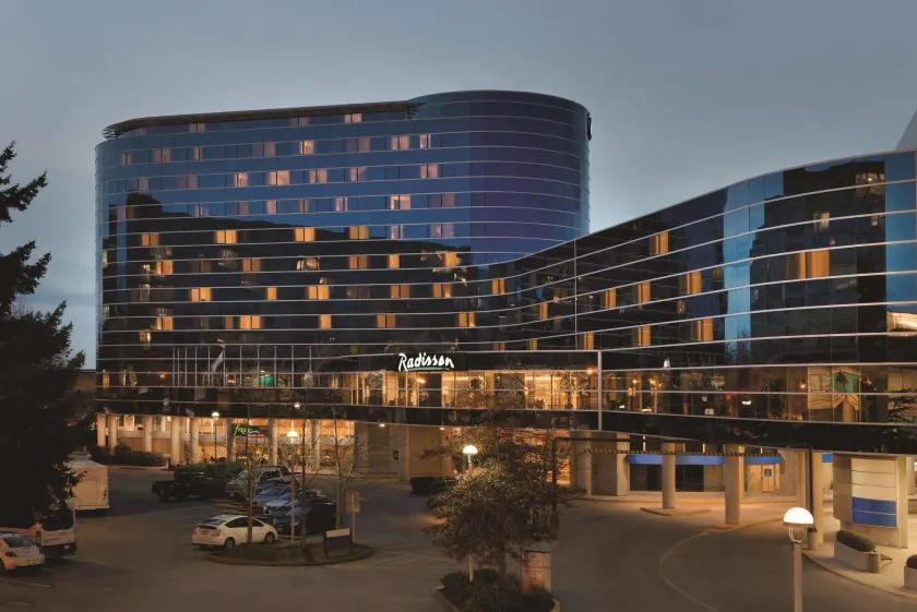 Radisson Hotel Vancouver Airport - Image 1
