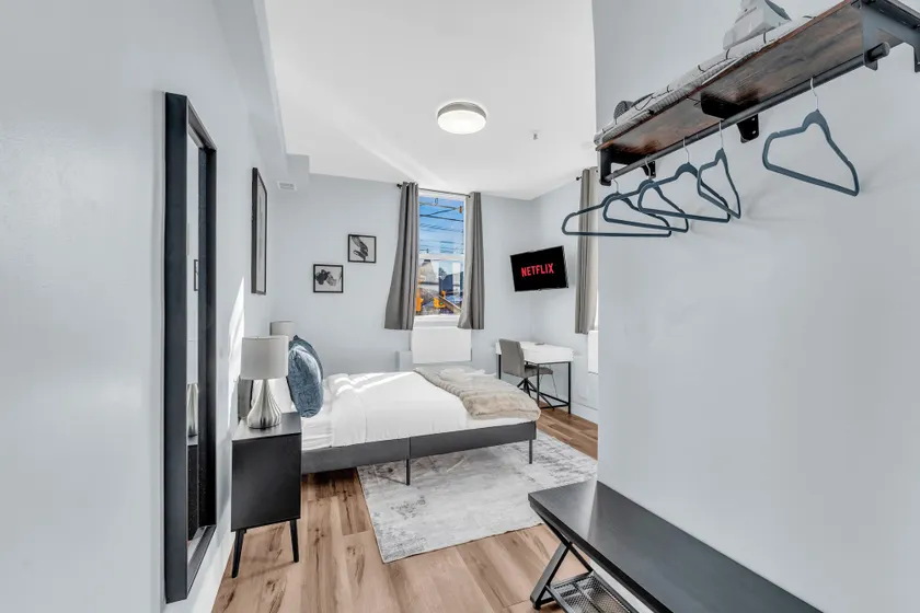 Guestic Hotel at Queen West - Image 1