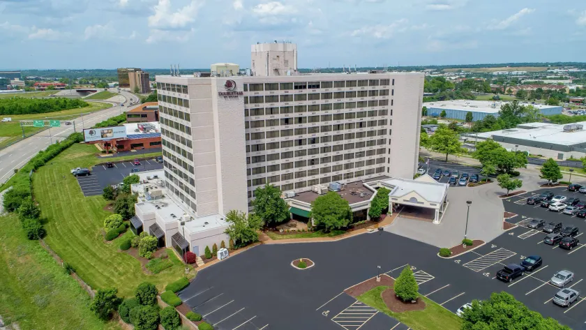 DoubleTree by Hilton St. Louis - Westport - Image 1