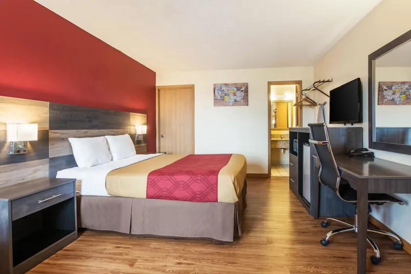 Econo Lodge Cloverdale - Image 1