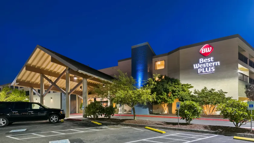 Best Western Plus Silverdale Beach Hotel - Image 1