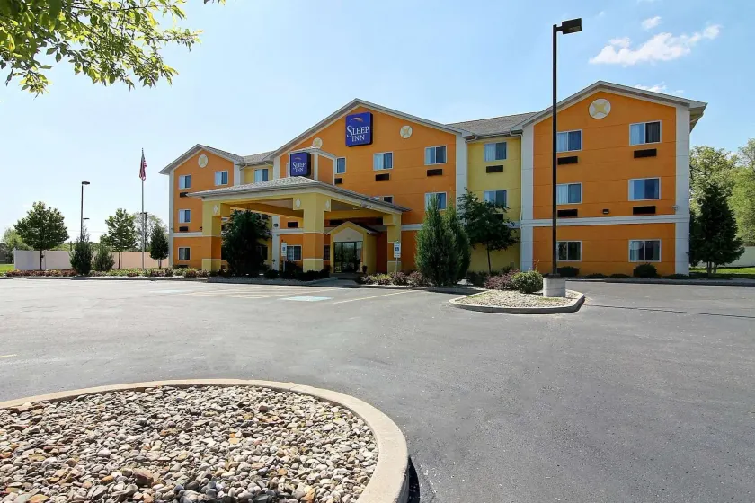 Sleep Inn South Bend Airport - Image 1