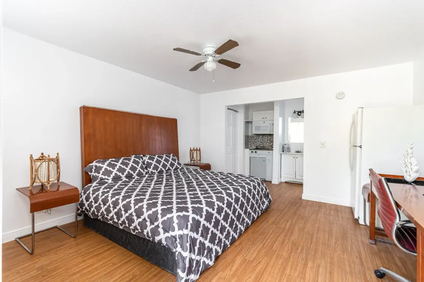 Seven Palms Hotel & Apartments - Image 1