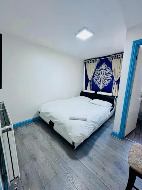 Unique Private Rooms - Bolton Central, Free Parking - Image 1
