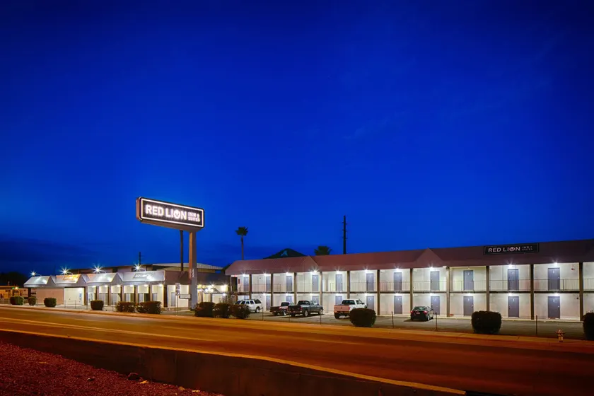 Red Lion Inn & Suites Tucson Downtown - Image 1