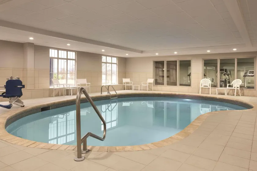 Country Inn & Suites by Radisson, Chattanooga-Lookout Mountain - Image 1