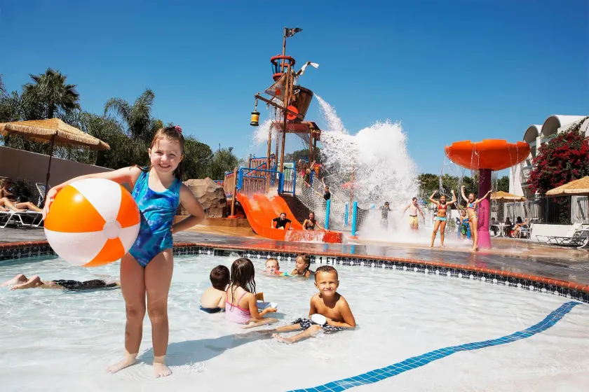 Howard Johnson by Wyndham Anaheim Hotel and Water Playground - Image 1