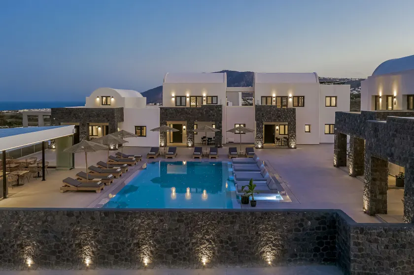 Onyx Hotel & Suites - Image 1