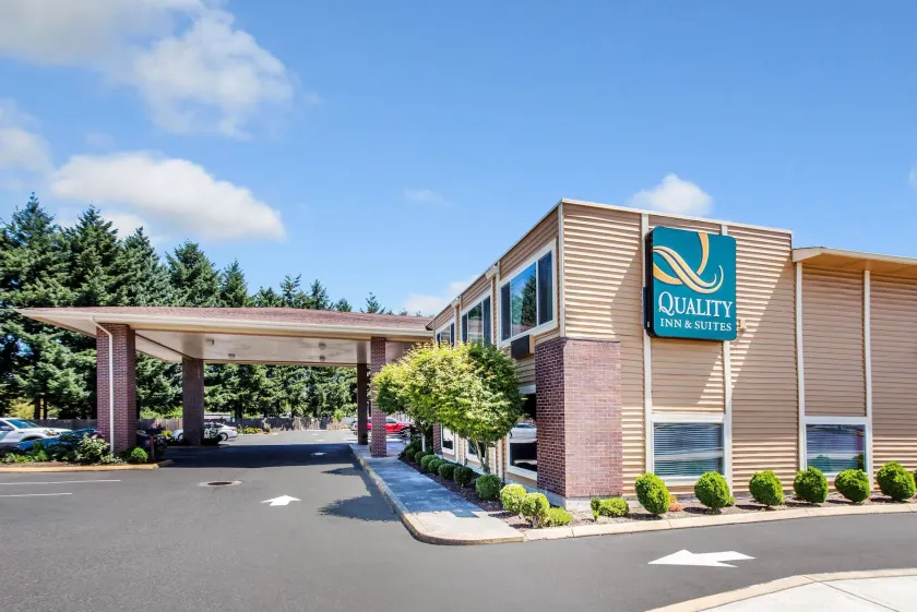 Quality Inn & Suites Vancouver North - Image 1