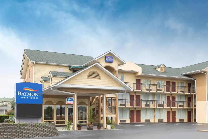 Baymont by Wyndham Sevierville Pigeon Forge - Image 1