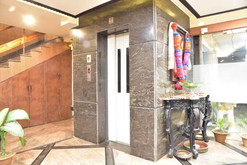 Hotel Venkatesh Regency - Entrée intérieure