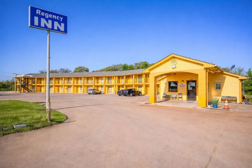 Regency Inn By OYO Rockdale TX - Image 1
