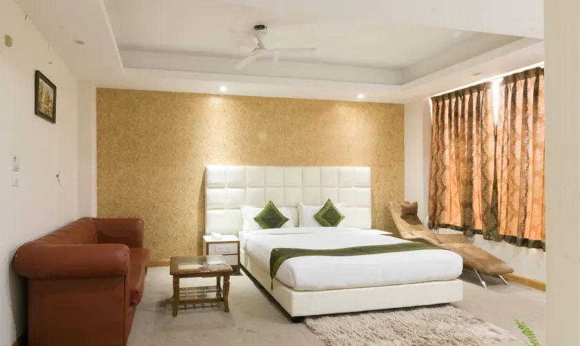 Treebo House Inn - Image 1