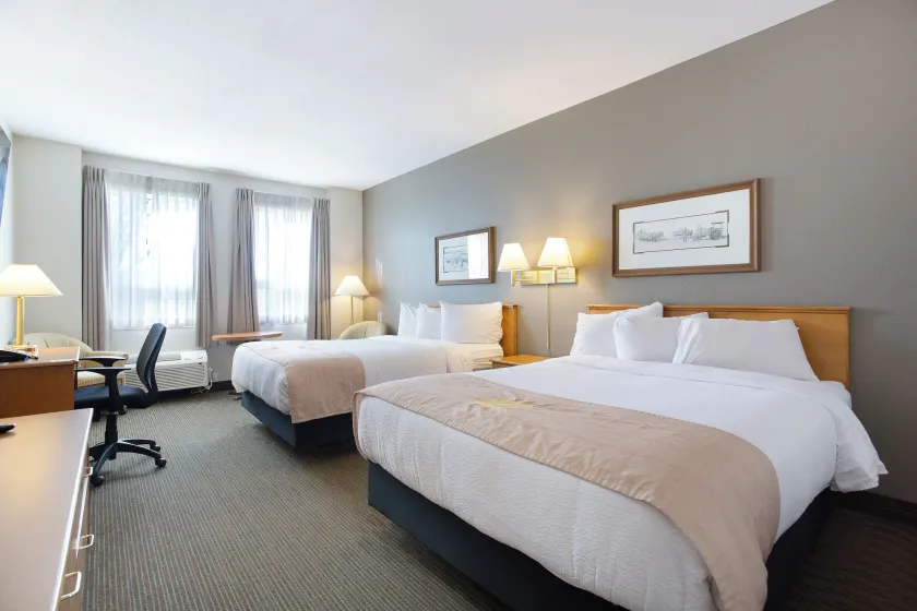 Lakeview Inns & Suites - Okotoks - Image 1