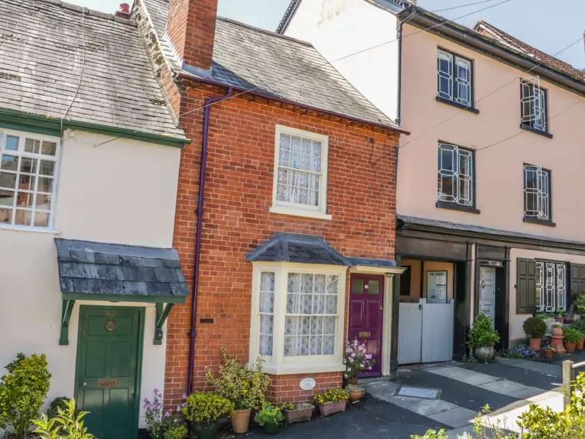 Garden Cottage - Image 1