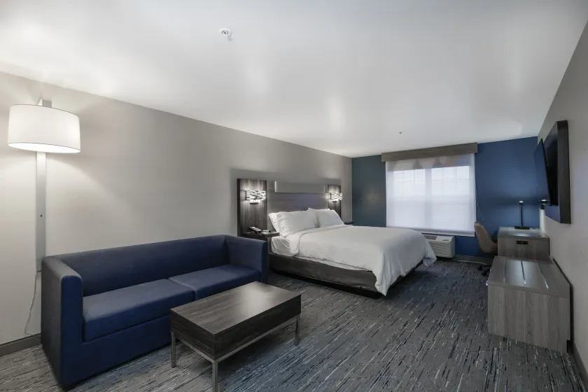 Holiday Inn Express & Suites Zion by IHG - Great Lakes-Free Breakfast and Naval Base Shuttle - Image 1