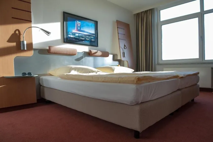 Hotel Motorsport Arena - Room