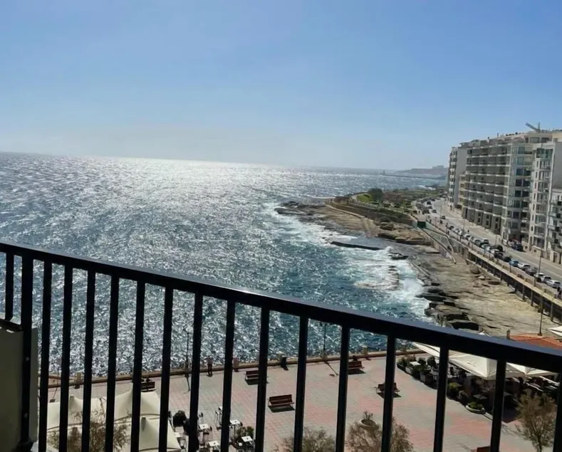 Roma Hotel - Image 1