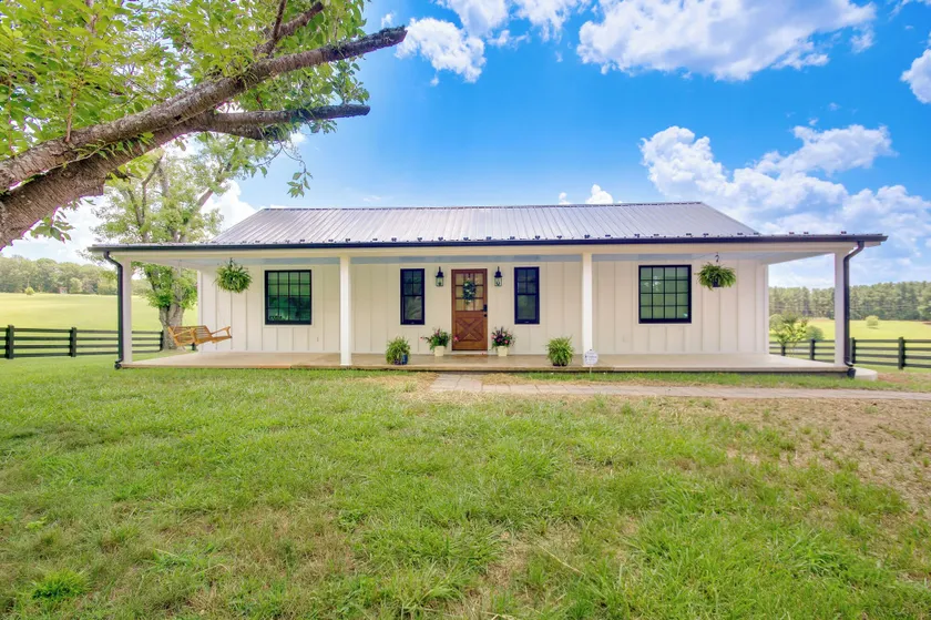 Modern Altavista Farmhouse w/ Countryside Views - Image 1
