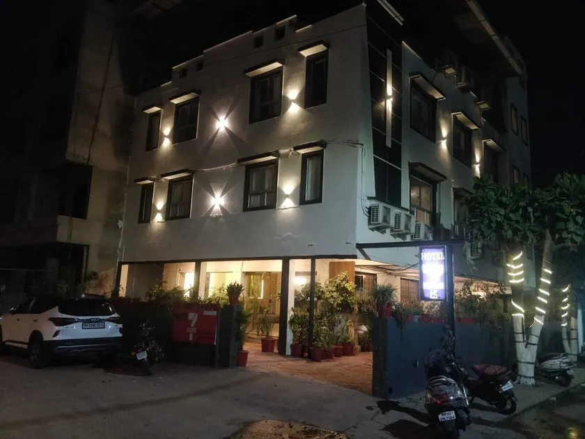 Wishotel Xpress 7 Eleven  - Image 1