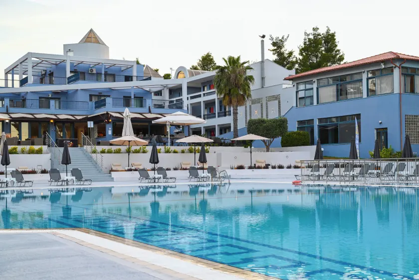 Atrium Hotel - Image 1
