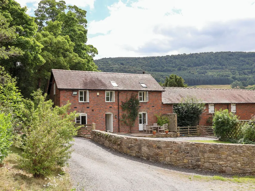 Bryn Howell Stables - Image 1