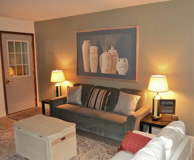 Arhaus 2 Experience a chic and inviting accommodation in Grand Forks - Image 1