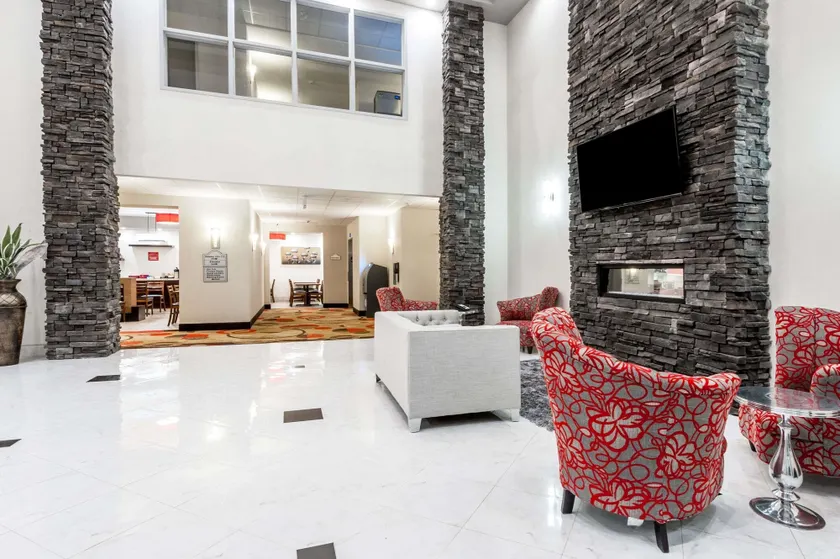 Ramada by Wyndham Moose Jaw - Lobby
