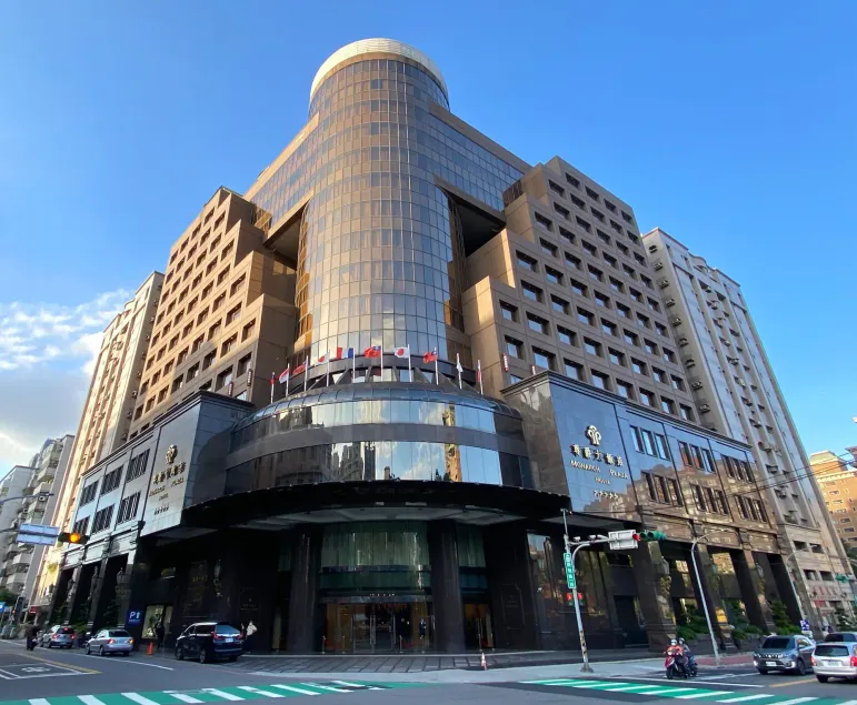 Monarch Plaza Hotel - Image 1