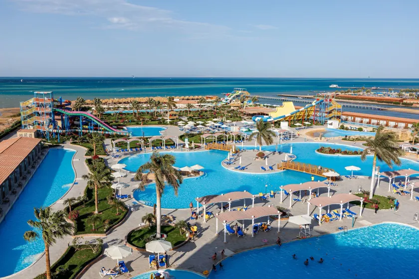 Sunrise Alora Aqua Park Resort - Image 1