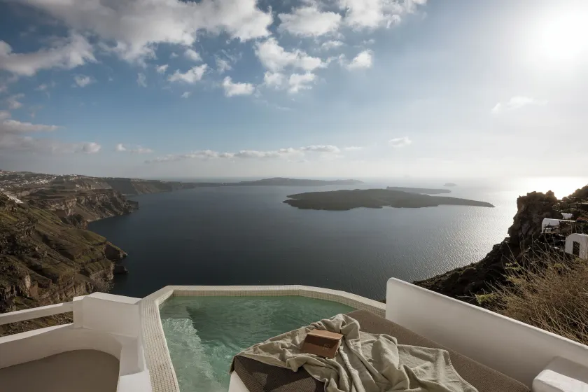 Aqua Luxury Suites by NOMÉE Hospitality Group - Image 1