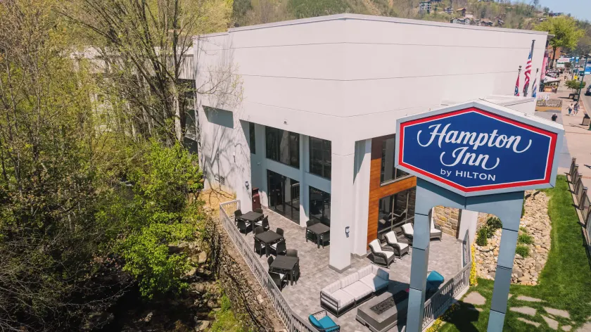 Hampton Inn Gatlinburg - Image 1