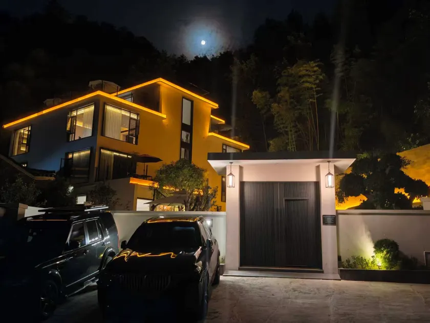Fenghuang County Border Town Mountain Resort Homestay - Image 1