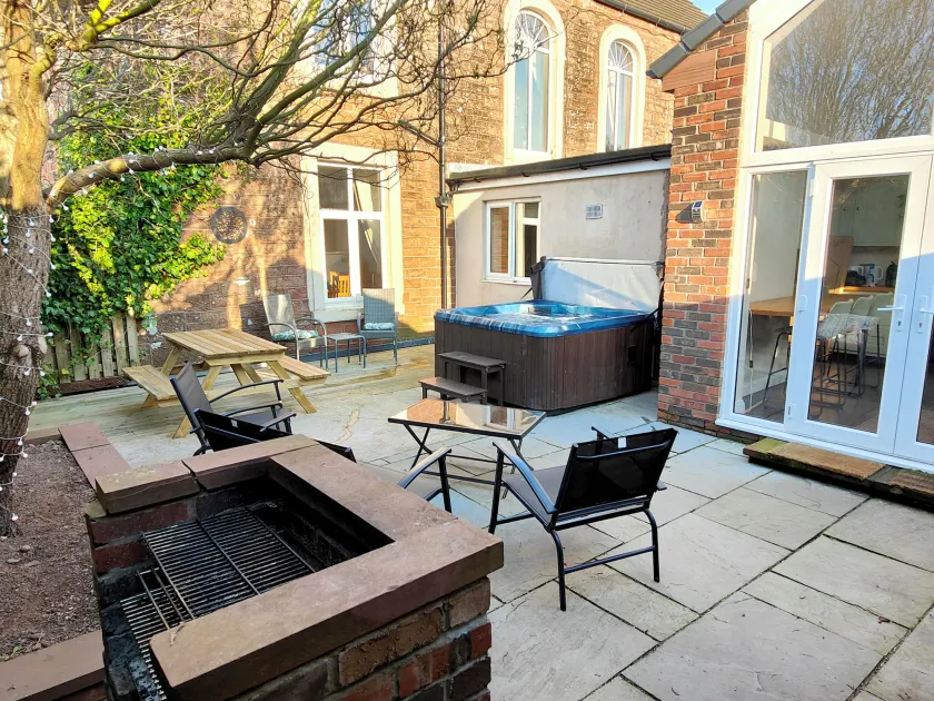 Grove House - Image 1