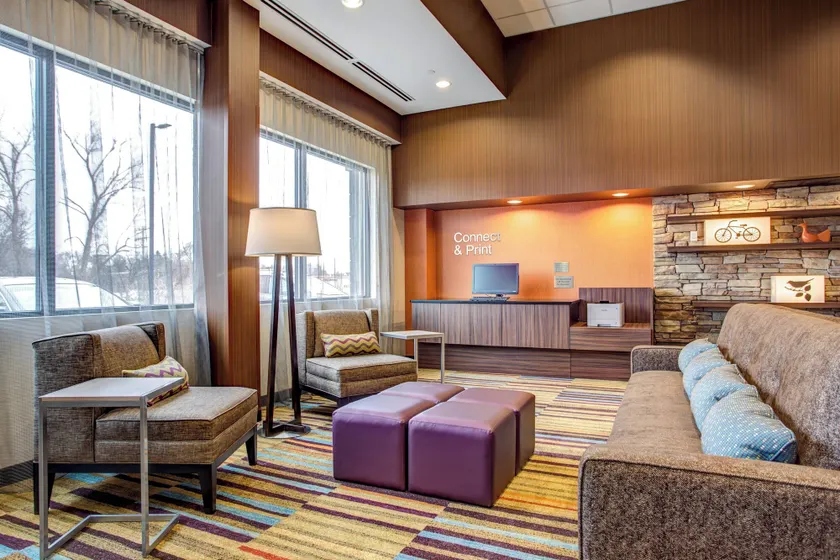 Fairfield Inn & Suites by Marriott Springfield Holyoke - Image 1