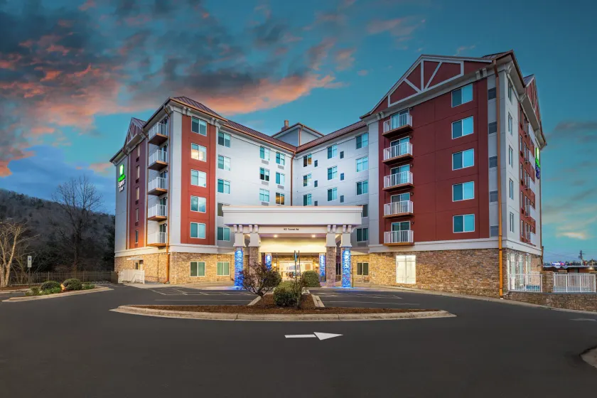 Holiday Inn Express & Suites Asheville Downtown by IHG - Image 1