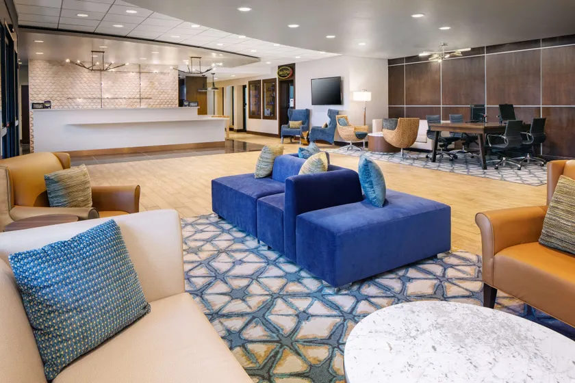 DoubleTree by Hilton Ann Arbor North - Image 1
