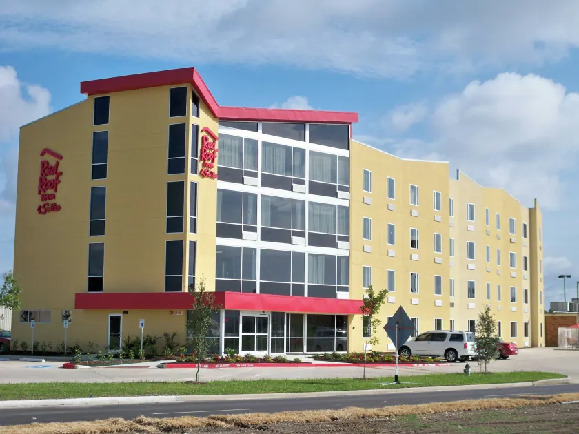 Red Roof Inn & Suites Beaumont - Image 1