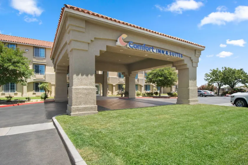 Comfort Inn & Suites Lancaster Antelope Valley - Image 1