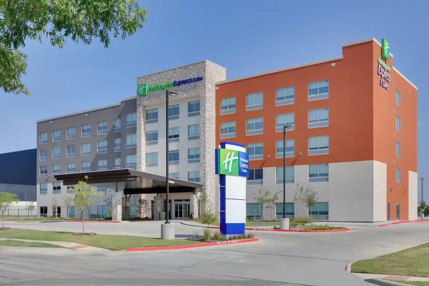 Holiday Inn Express & Suites - Dallas NW HWY - Love Field by IHG - Image 1