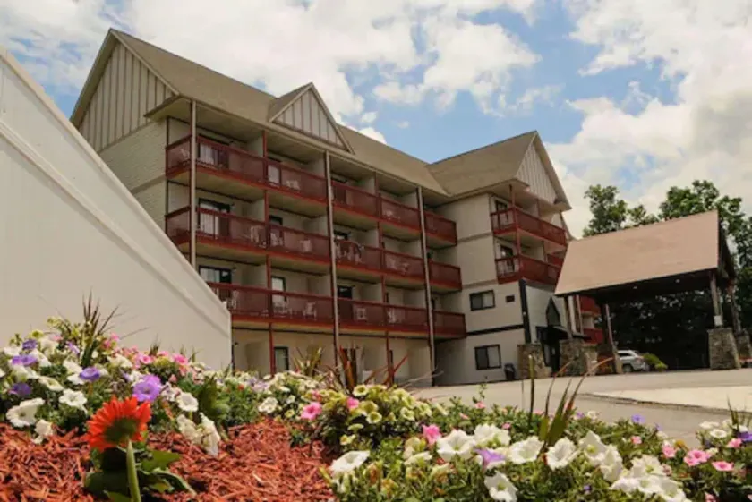 Days Inn by Wyndham Waynesville NC - Image 1