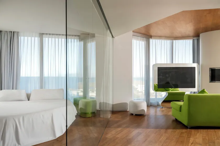 i-Suite Hotel - Image 1