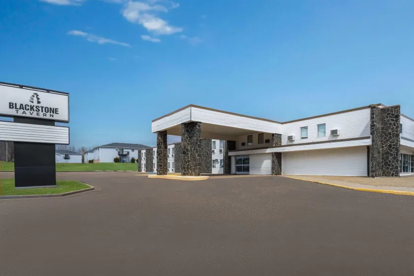 Days Inn by Wyndham Mandan Bismarck Area - Image 1