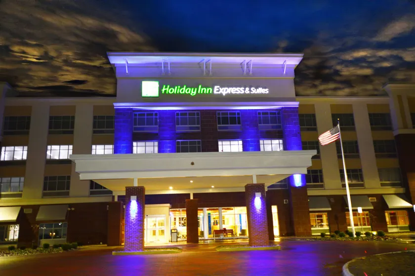 Holiday Inn Express & Suites Toledo South - Perrysburg by IHG - Image 1