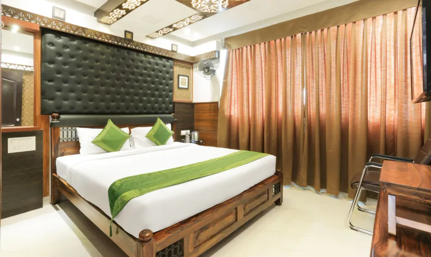 Hotel Dvaraka Inn - Image 1