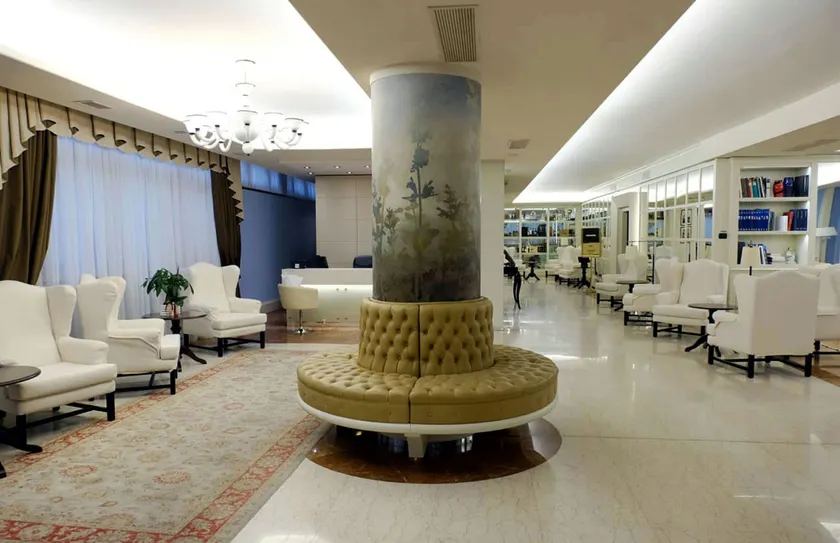 Hotel Roxy Plaza - Image 1