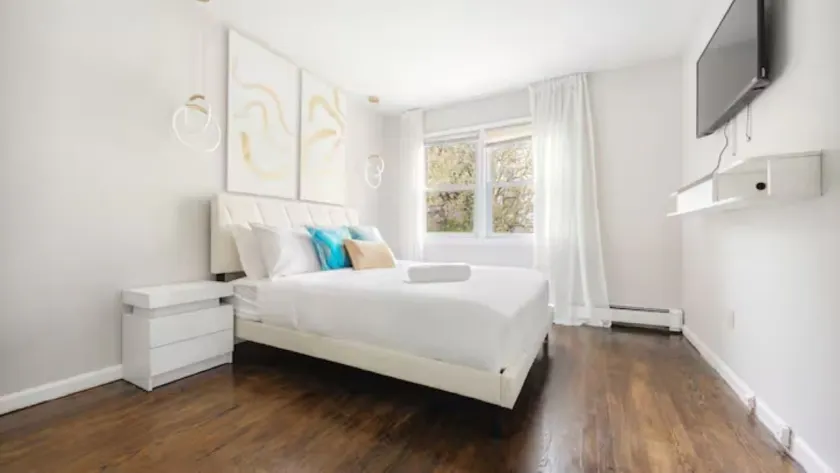 Luxury NYC Home with Free Parking for 12 - Værelse